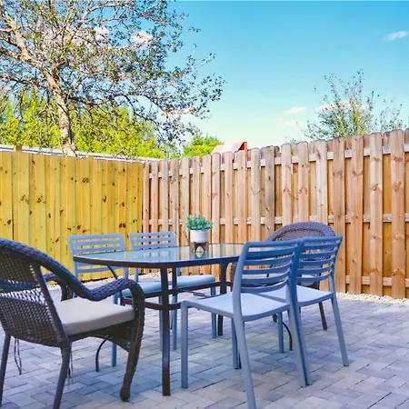 Relax And Enjoy Of Miami In This Cozy Duplex